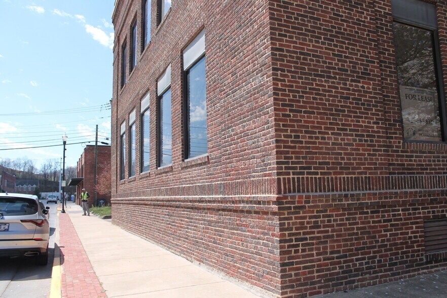 201 W Market St, Kingsport, TN à vendre - Photo de l’immeuble – Image 3 sur 29