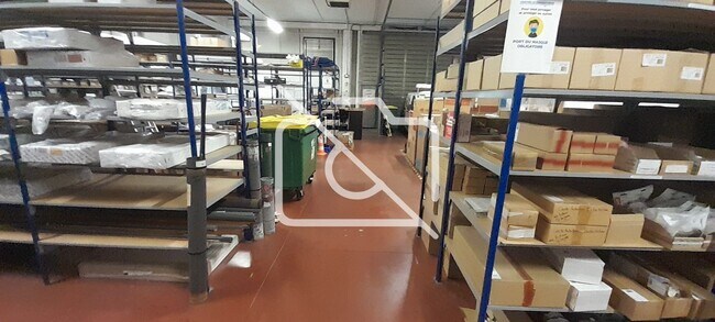 Plus de détails pour Local d'activités à louer