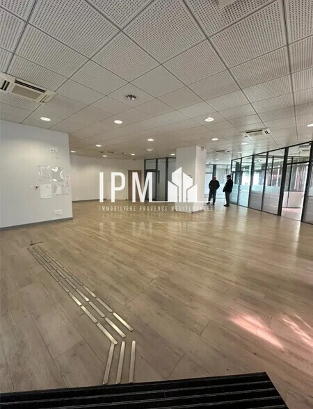 21 Avenue De Verdun, Aubagne à louer - Photo principale – Image 1 sur 3