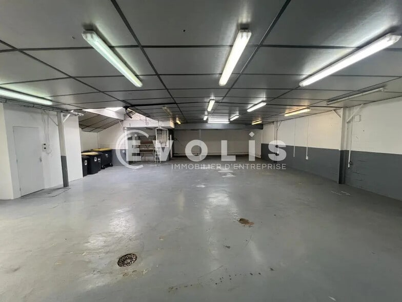 Local d’activités dans Saint-Maur-des-Fossés à louer - Photo de l’immeuble – Image 1 sur 6