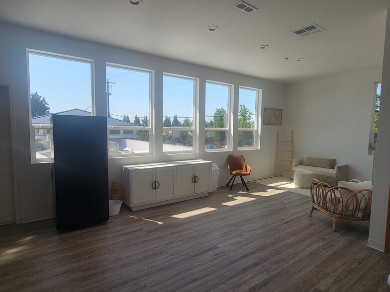 8685 Martin Way E, Lacey, WA à vendre - Photo intérieure – Image 2 sur 2