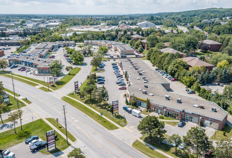 29-35 Cedar Pointe Dr, Barrie, ON à louer Aérien– Image 1 sur 2