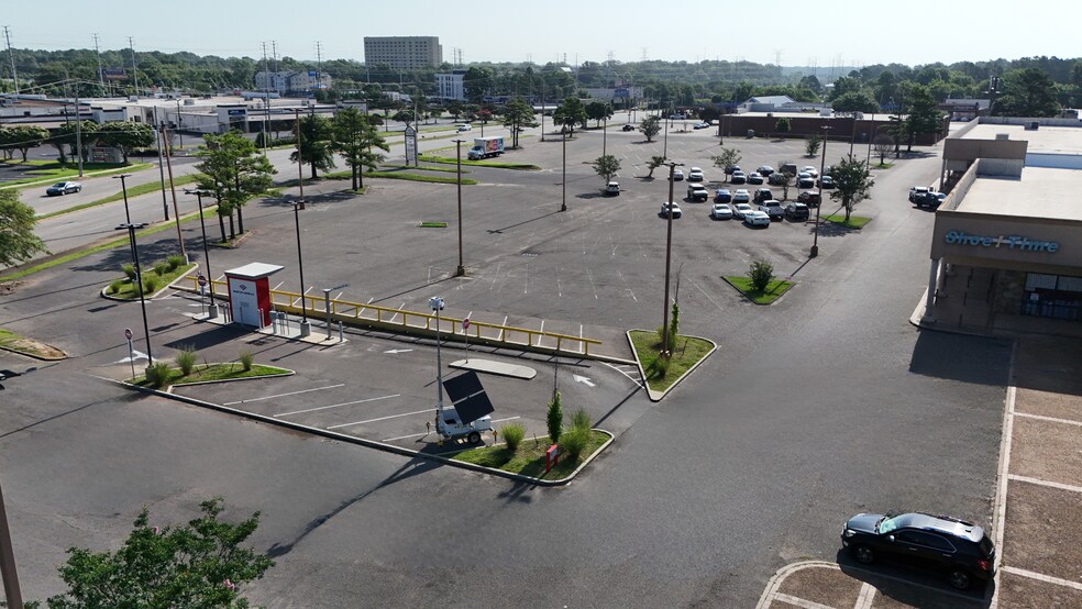 4619-4685 American Way, Memphis, TN à louer - Photo de l’immeuble – Image 3 sur 4