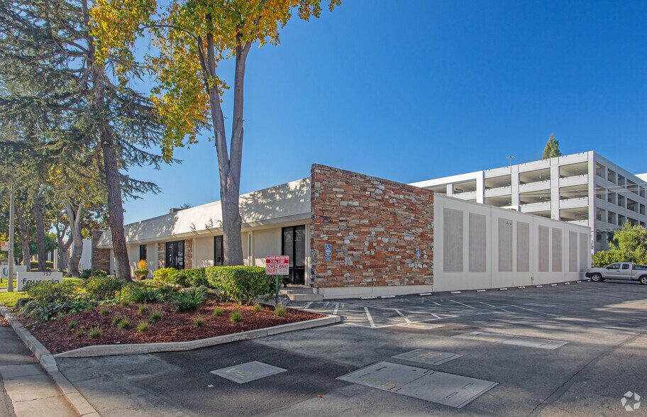 755-757 N Pastoria Ave, Sunnyvale, CA à louer - Photo de l’immeuble – Image 3 sur 9