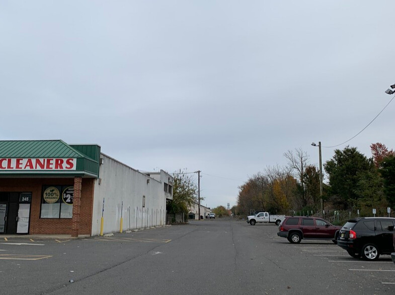 233 North Ave, Dunellen, NJ à louer - Photo de l’immeuble – Image 3 sur 8