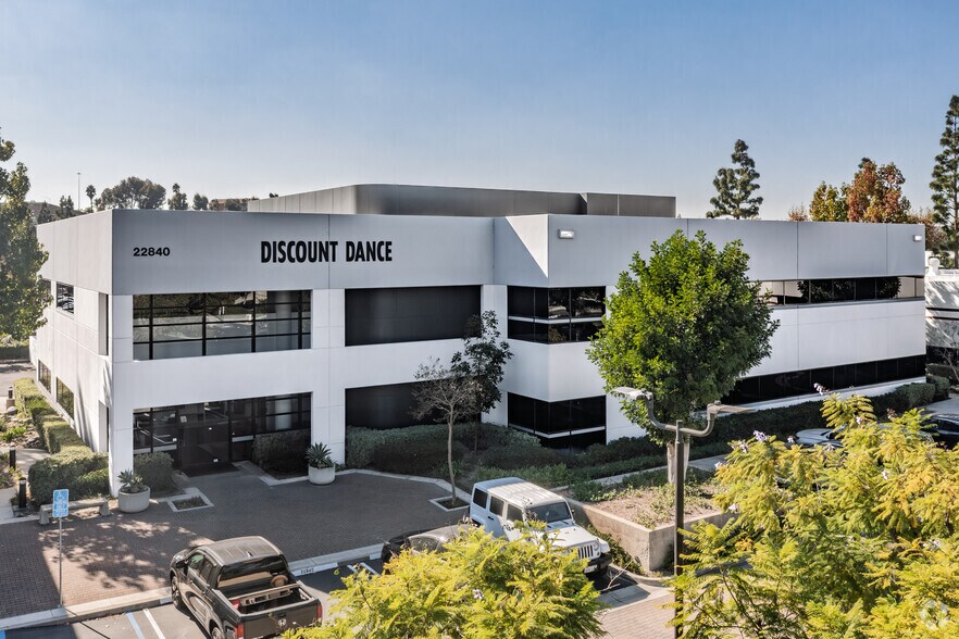 22840 Savi Ranch Pky, Yorba Linda, CA à louer - Photo de l’immeuble – Image 1 sur 6