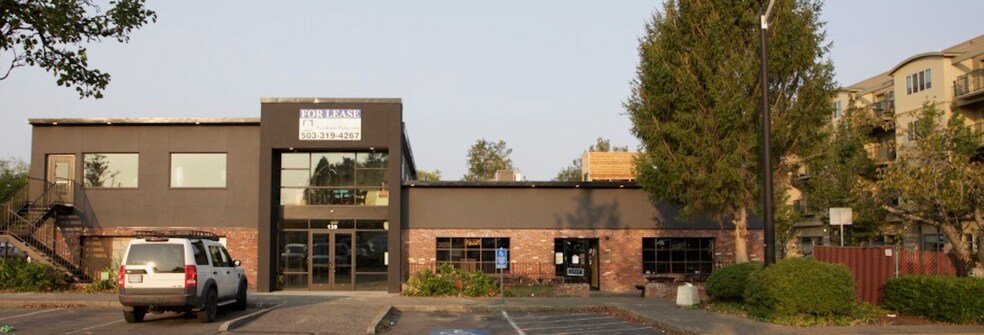222-238 NE Roberts Ave, Gresham, OR à louer - Photo principale – Image 2 sur 7