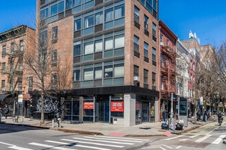 219 1st Ave, New York, NY à louer Photo de l’immeuble– Image 2 sur 14