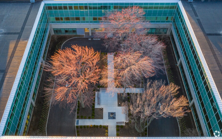 135 Santilli Hwy, Everett, MA à louer - Photo de l’immeuble – Image 3 sur 16