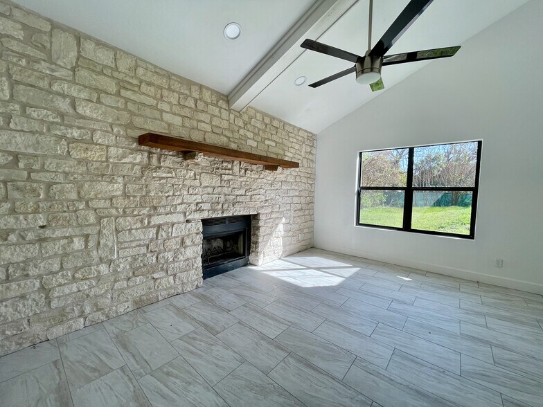 4130 Williams Dr, Georgetown, TX à louer - Photo de l’immeuble – Image 2 sur 7
