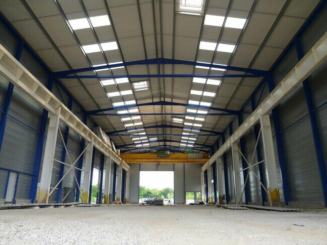 Plus de détails pour Local d'activités à louer