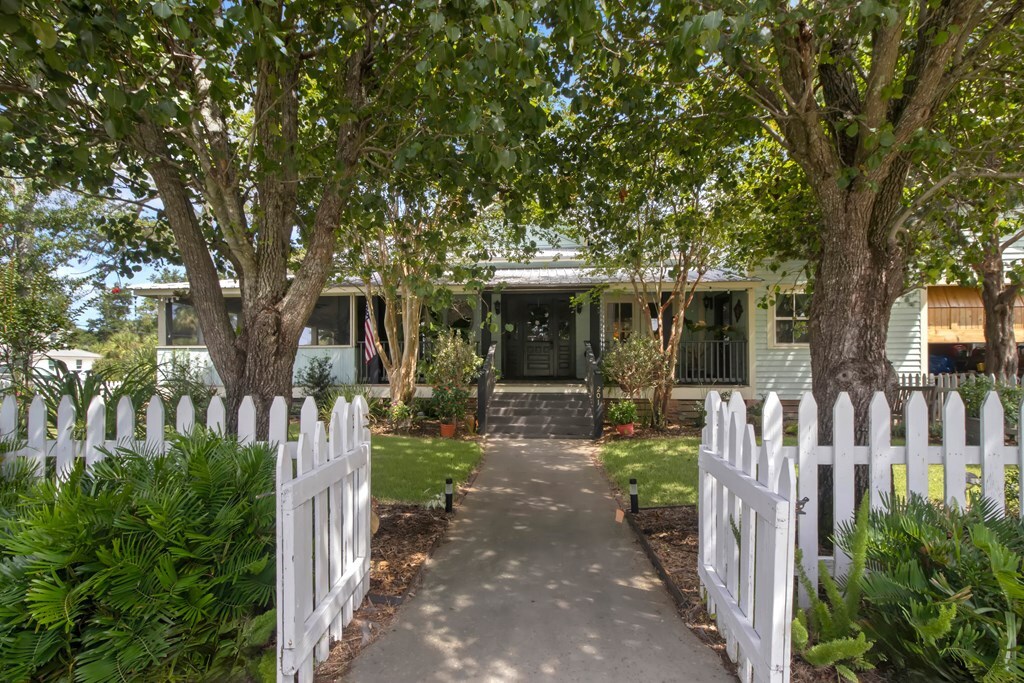 201 8th St, Port Saint Joe, FL à vendre Photo de l’immeuble– Image 1 sur 25
