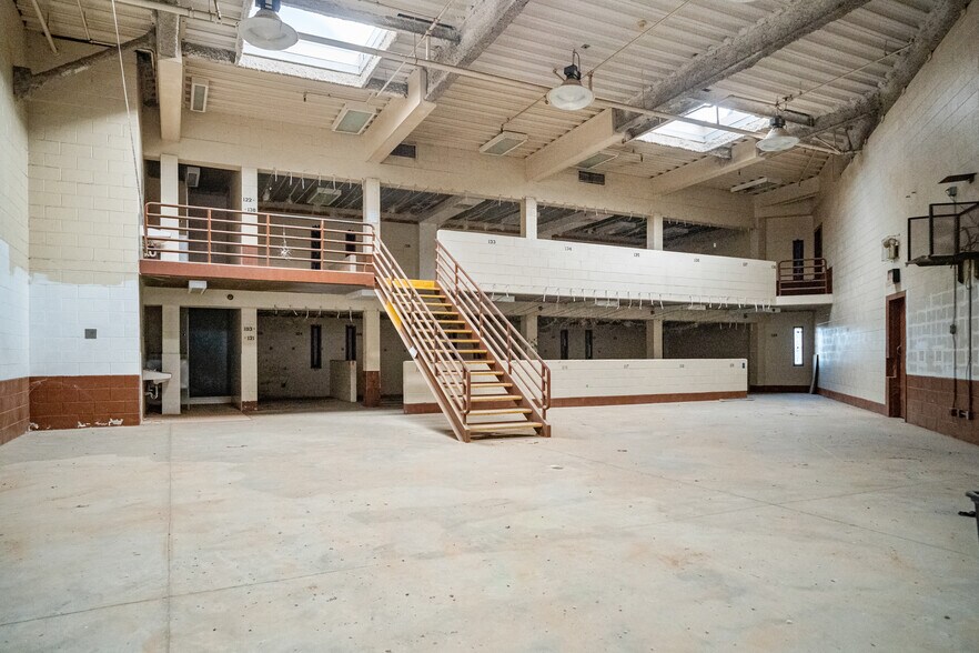 185 W Gale Ave, Coalinga, CA à vendre - Photo de l’immeuble – Image 3 sur 24