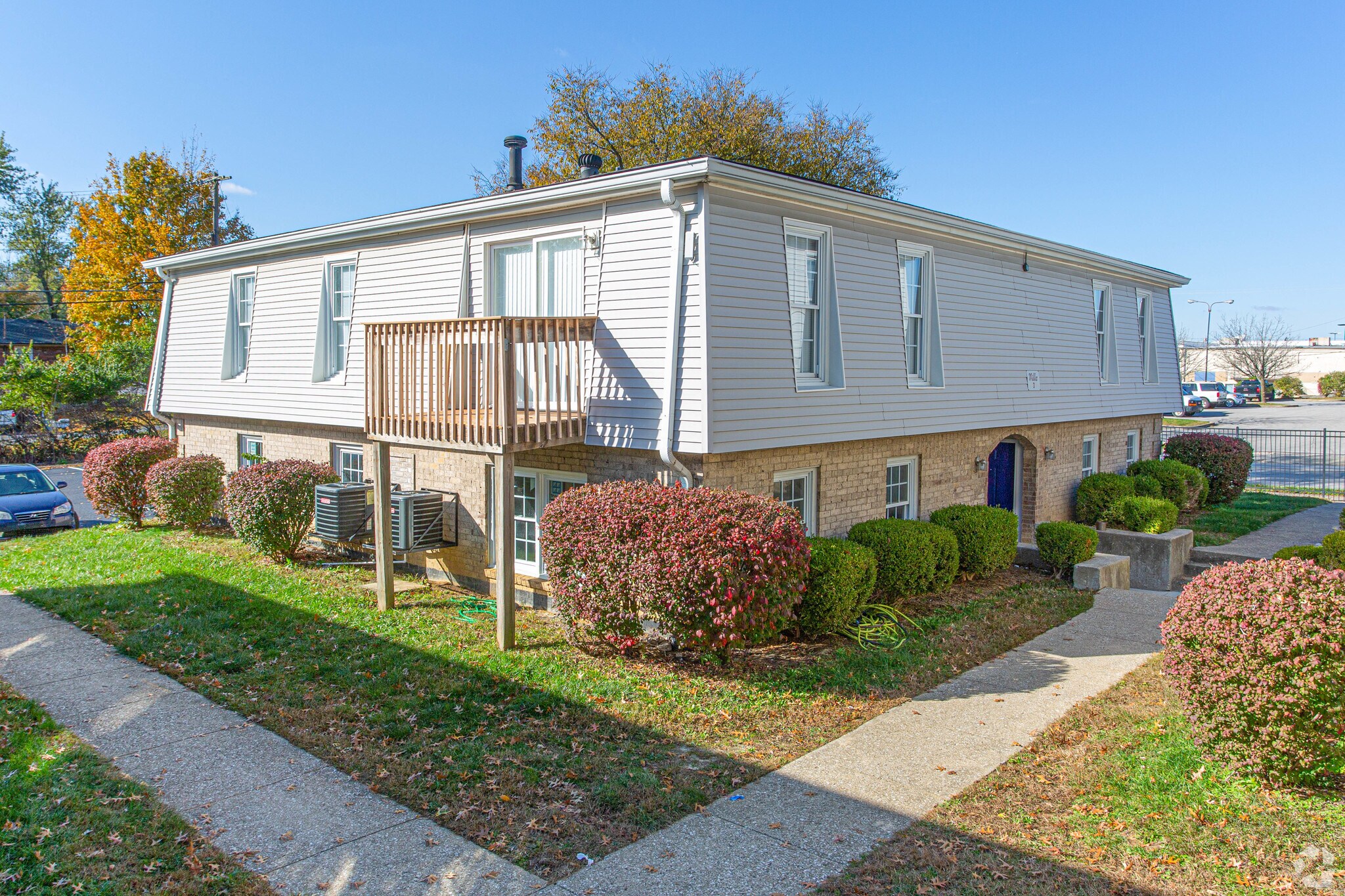 2400 Woodhill Dr, Lexington, KY à vendre Photo principale– Image 1 sur 25
