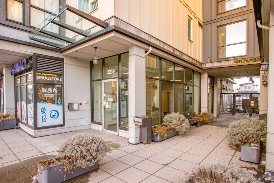 2245-2261 Kingsway, Vancouver, BC à vendre - Photo de l’immeuble – Image 3 sur 5