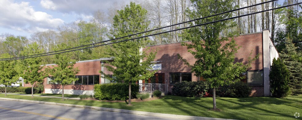 333 Adams St, Bedford Hills, NY à louer - Photo de l’immeuble – Image 2 sur 11