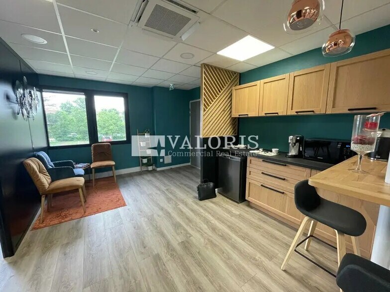 Bureau dans Francheville à louer - Photo intérieure – Image 1 sur 5