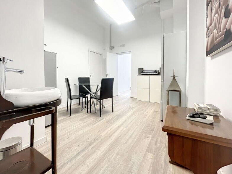Local commercial dans València, Valencia à louer - Photo de l’immeuble – Image 2 sur 12