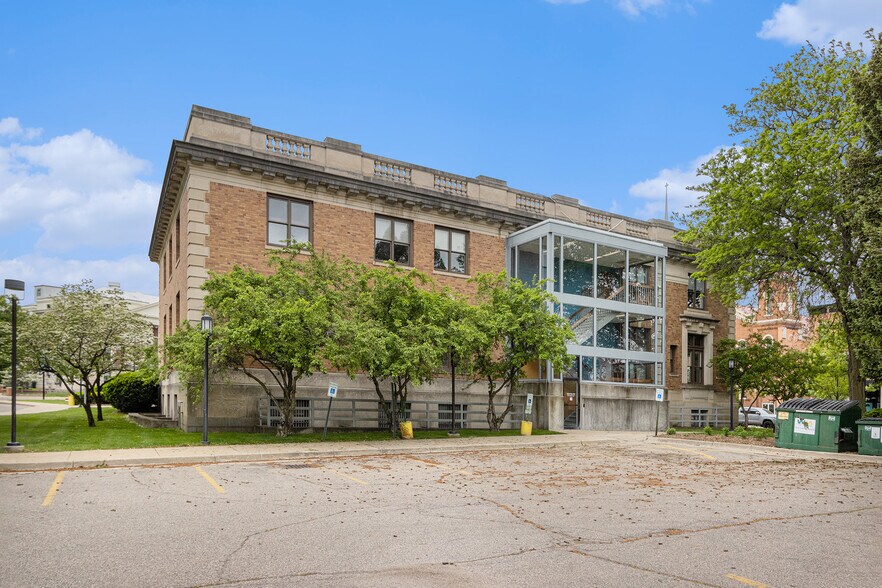 77 E Michigan Ave, Battle Creek, MI à vendre - Photo de l’immeuble – Image 3 sur 13