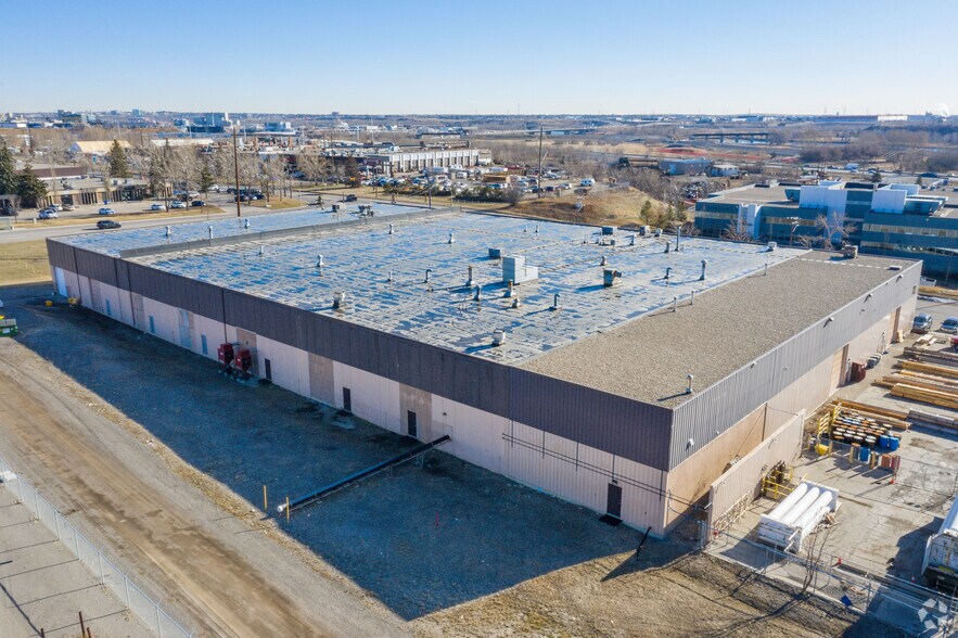 5905 11th St SE, Calgary, AB à louer - Photo de l’immeuble – Image 3 sur 4