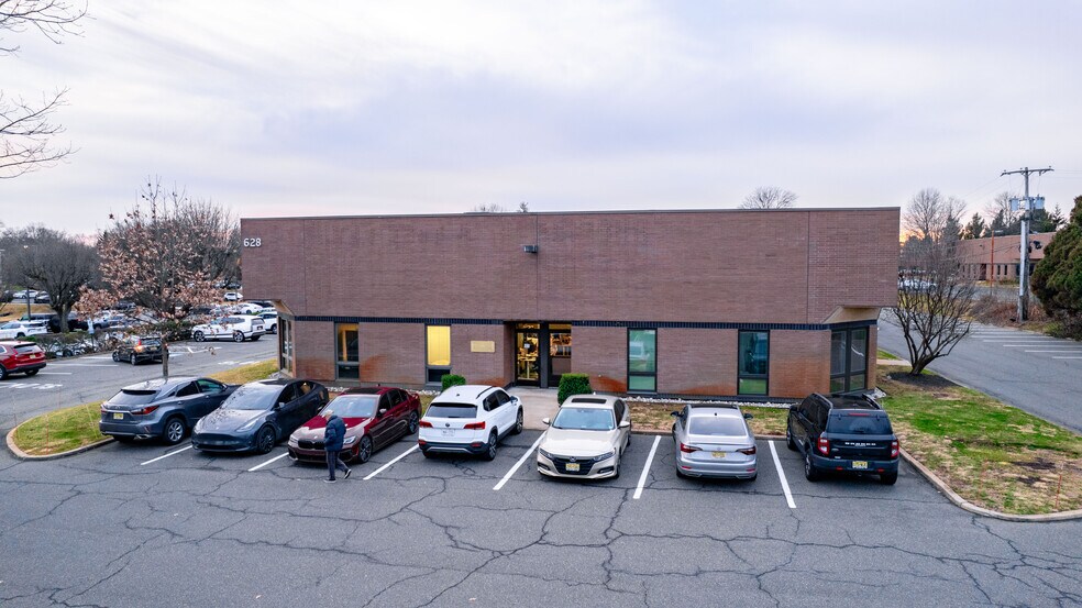 620 Shrewsbury Ave, Tinton Falls, NJ à vendre - Photo de l’immeuble – Image 2 sur 9