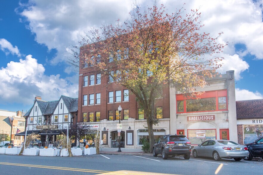 45 N Broad St, Ridgewood, NJ à louer - Photo de l’immeuble – Image 1 sur 3