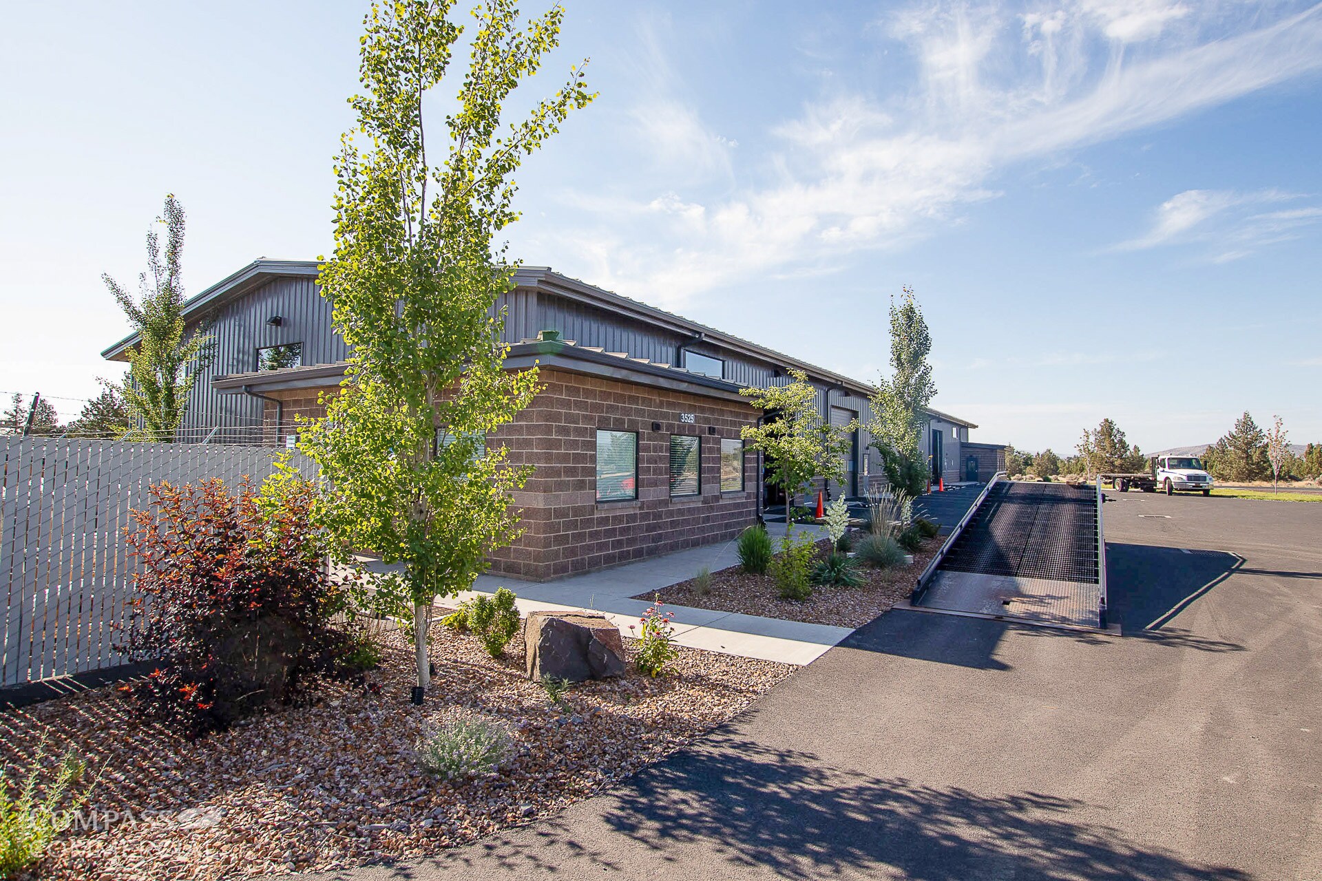 3525 SW Empire Dr, Prineville, OR à louer Photo principale– Image 1 sur 19