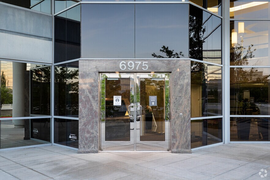 6975 Union Park, Midvale, UT à louer - Photo de l’immeuble – Image 3 sur 4