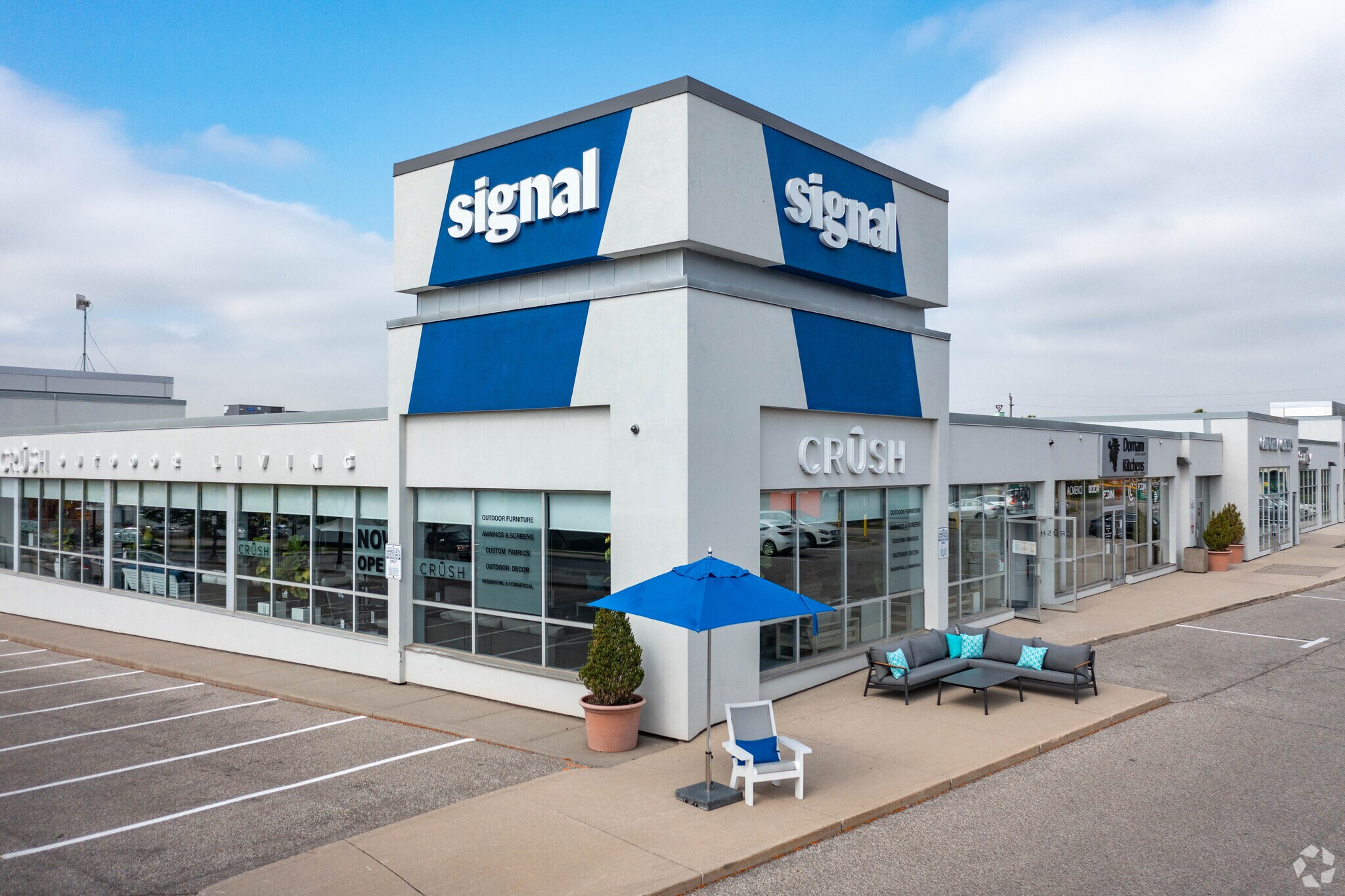 1390-1400 Castlefield Ave, Toronto, ON à louer Photo principale– Image 1 sur 8