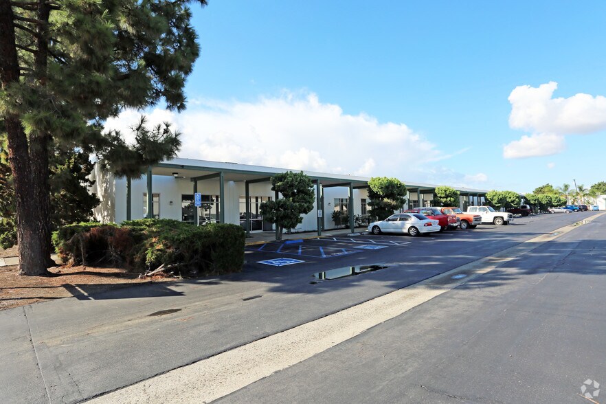 16131 Gothard St, Huntington Beach, CA à louer - Photo de l’immeuble – Image 3 sur 13