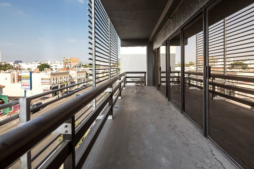 1964 Westwood Blvd, Los Angeles, CA à louer - Photo de l’immeuble – Image 3 sur 4