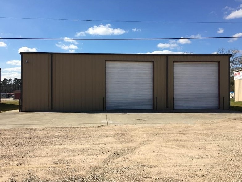 11697 Highway 105 E, Conroe, TX à louer - Photo principale – Image 1 sur 1