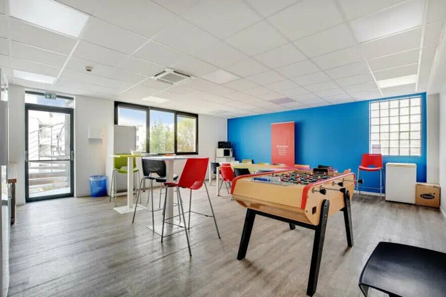 Bureau dans Gentilly à vendre - Photo de l’immeuble – Image 2 sur 8