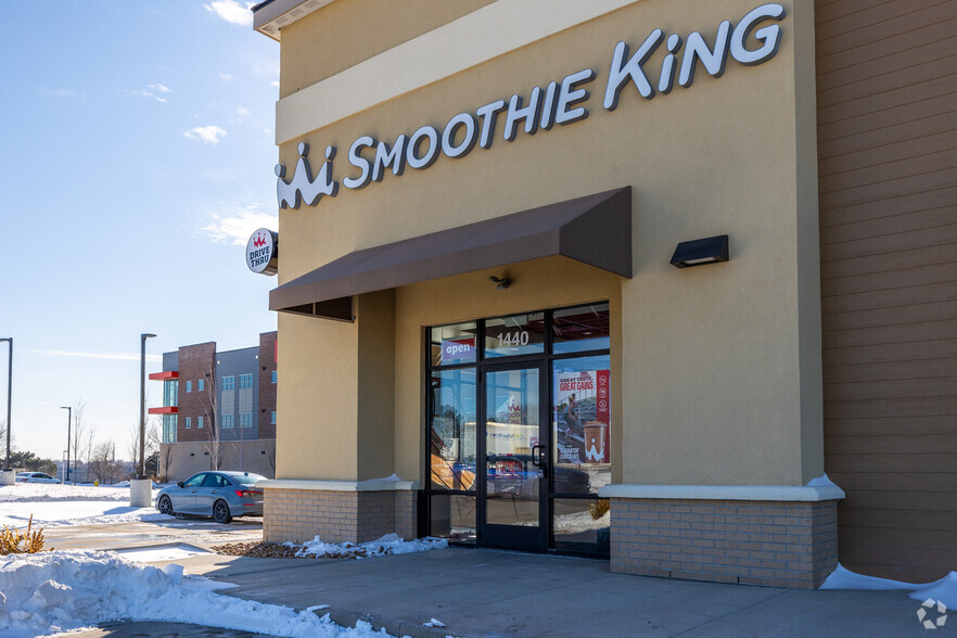 1440-1446 NE Douglas St, Lees Summit, MO à louer - Photo de l’immeuble – Image 3 sur 3