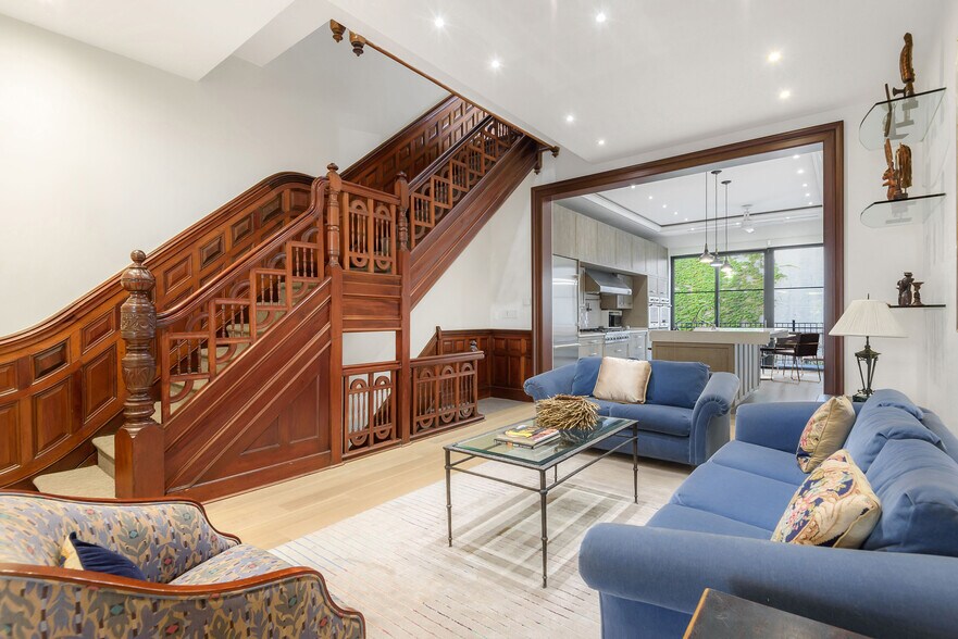 425 Convent Ave, New York, NY à vendre - Photo de l’immeuble – Image 2 sur 17