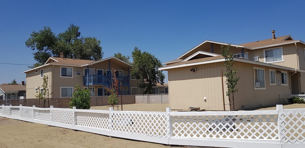 210 1st St, Fernley, NV à vendre - Photo de l’immeuble – Image 2 sur 9