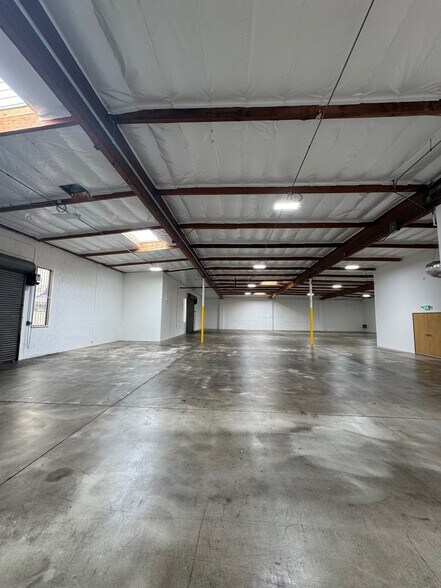 10635-10665 W Vanowen St, Burbank, CA à louer - Photo de l’immeuble – Image 3 sur 9