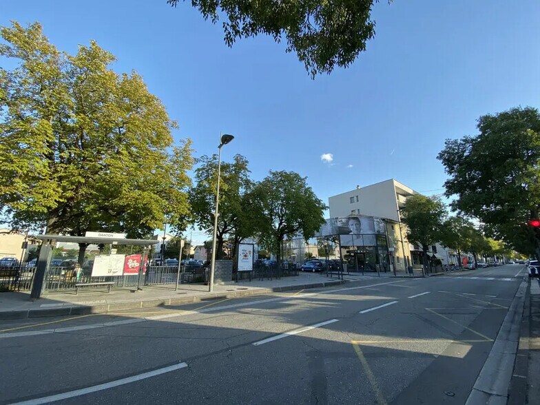 Local commercial dans Valence à louer - Photo de l’immeuble – Image 1 sur 5