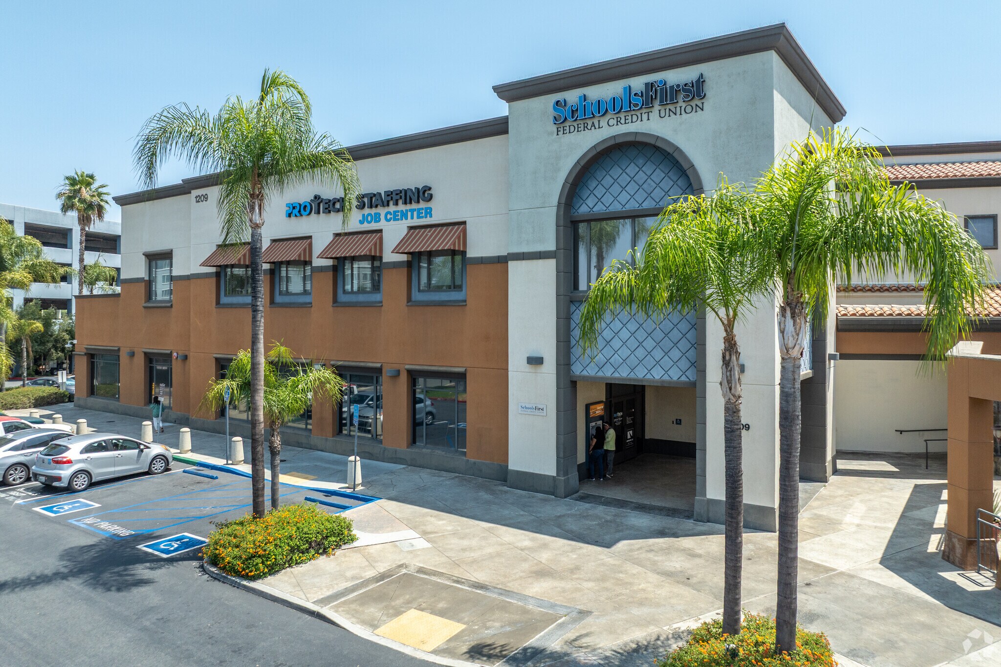 1209 University Ave, Riverside, CA à louer Photo de l’immeuble– Image 1 sur 7