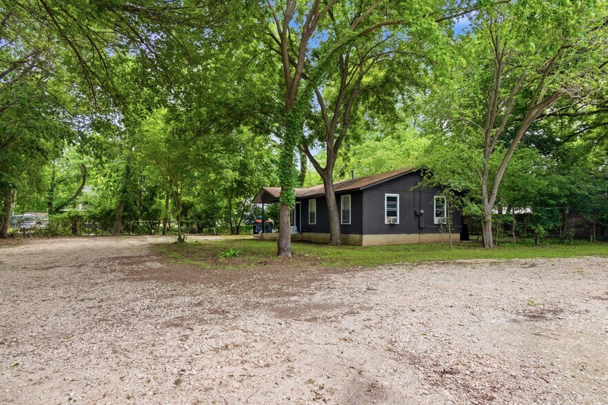 322 Linda Dr, San Marcos, TX à vendre - Photo de l’immeuble – Image 2 sur 19