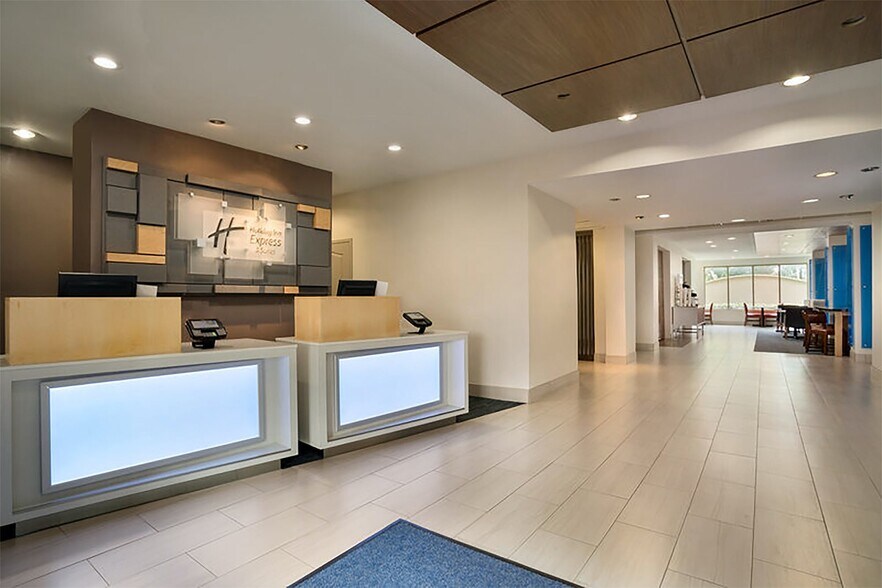 205 Central Expy N, Allen, TX à vendre - Hall d’entrée – Image 2 sur 37