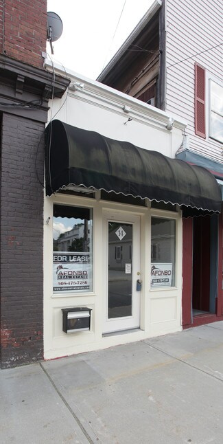 Plus de détails pour 14 Exchange St, Milford, MA - Local commercial à vendre