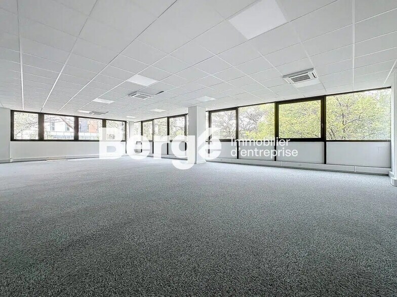 Bureau dans SOPHIA ANTIPOLIS à louer - Photo de l’immeuble – Image 1 sur 6