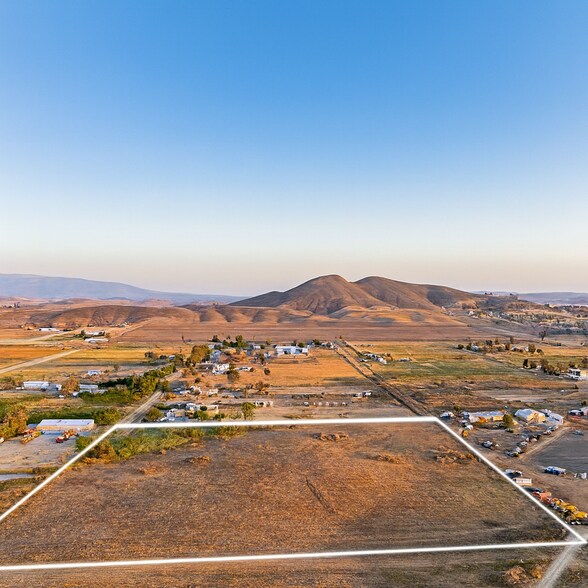 1 Patita Ln, Winchester, CA à vendre - Photo de l’immeuble – Image 3 sur 5