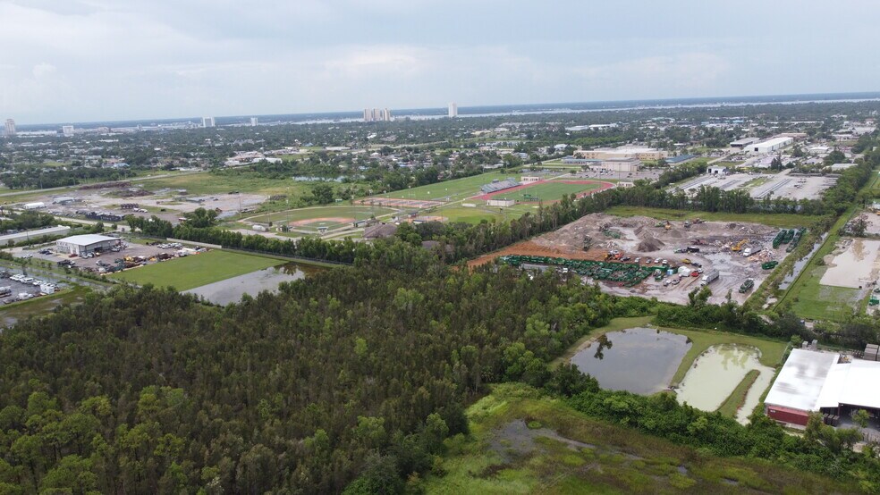 3960 Canal St, Fort Myers, FL à vendre - Photo de l’immeuble – Image 3 sur 4