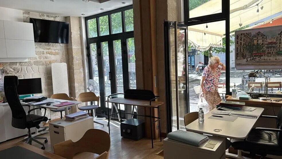 Local commercial dans Paris à louer - Photo de l’immeuble – Image 3 sur 7