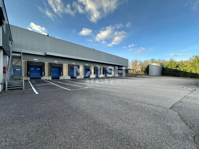 Bureau dans Miribel à louer - Photo de l’immeuble – Image 1 sur 26