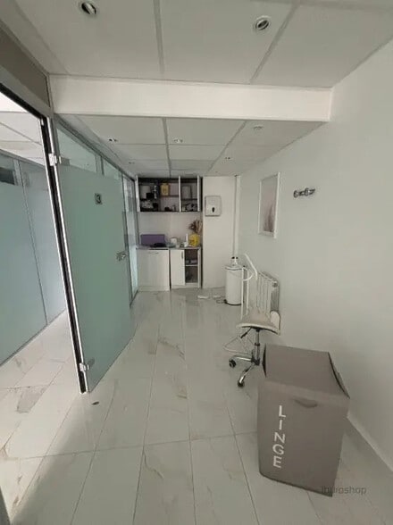 Local commercial dans Paris à louer - Photo de l’immeuble – Image 2 sur 8