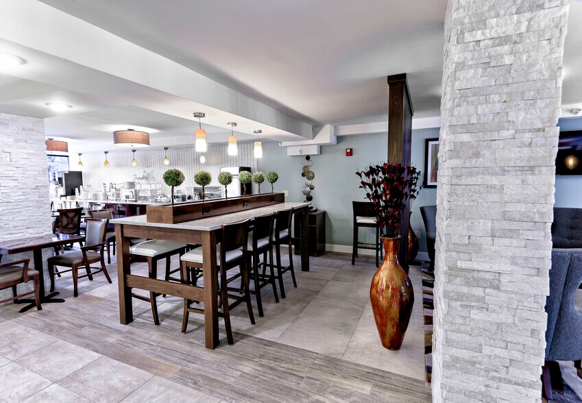 11 Lemoyne Ave, Hilton Head Island, SC à vendre - Photo de l’immeuble – Image 3 sur 7