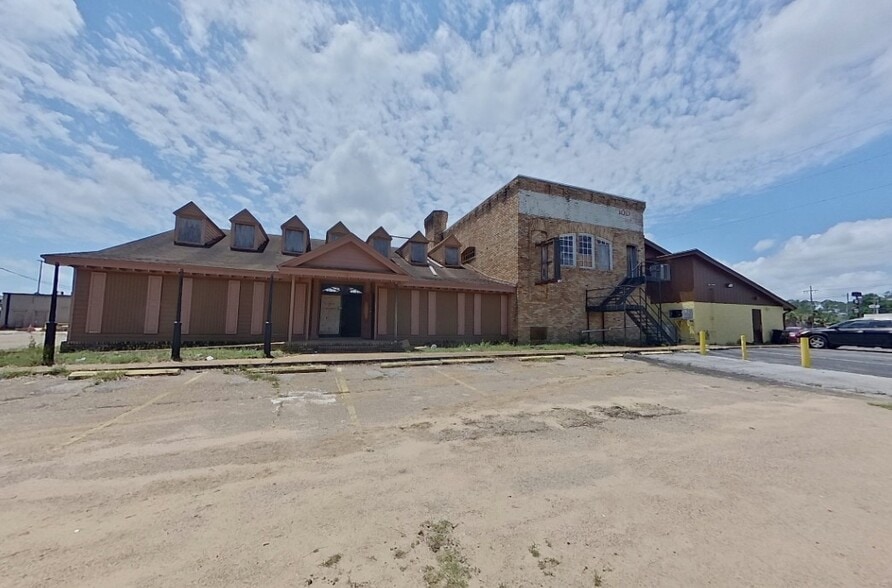 610 N Navy Blvd, Pensacola, FL à louer - Photo de l’immeuble – Image 3 sur 18